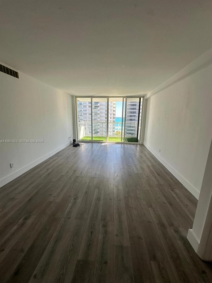 5600 Collins Ave 11W photo 2