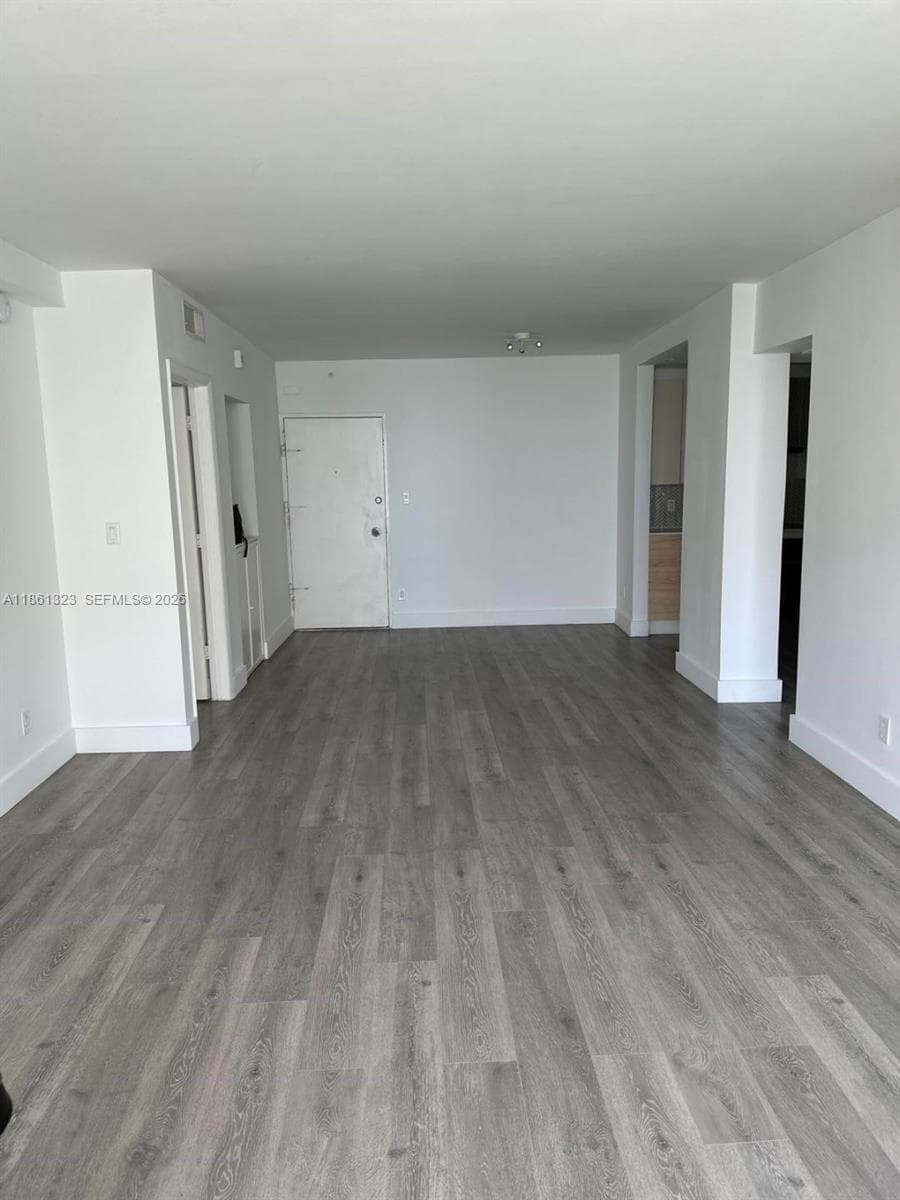 5600 Collins Ave 11W photo 3