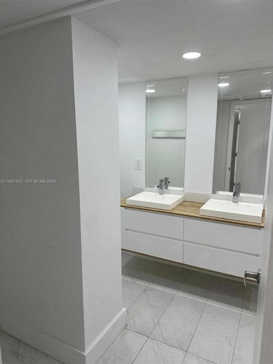 5600 Collins Ave 11W photo 15