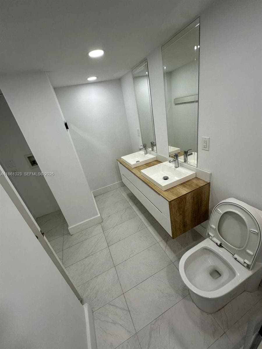 5600 Collins Ave 11W photo 19