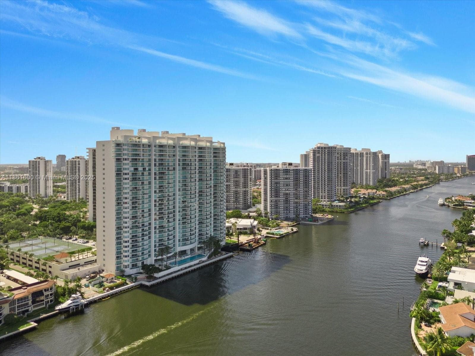 20201 Country Club Dr 2301 photo 4