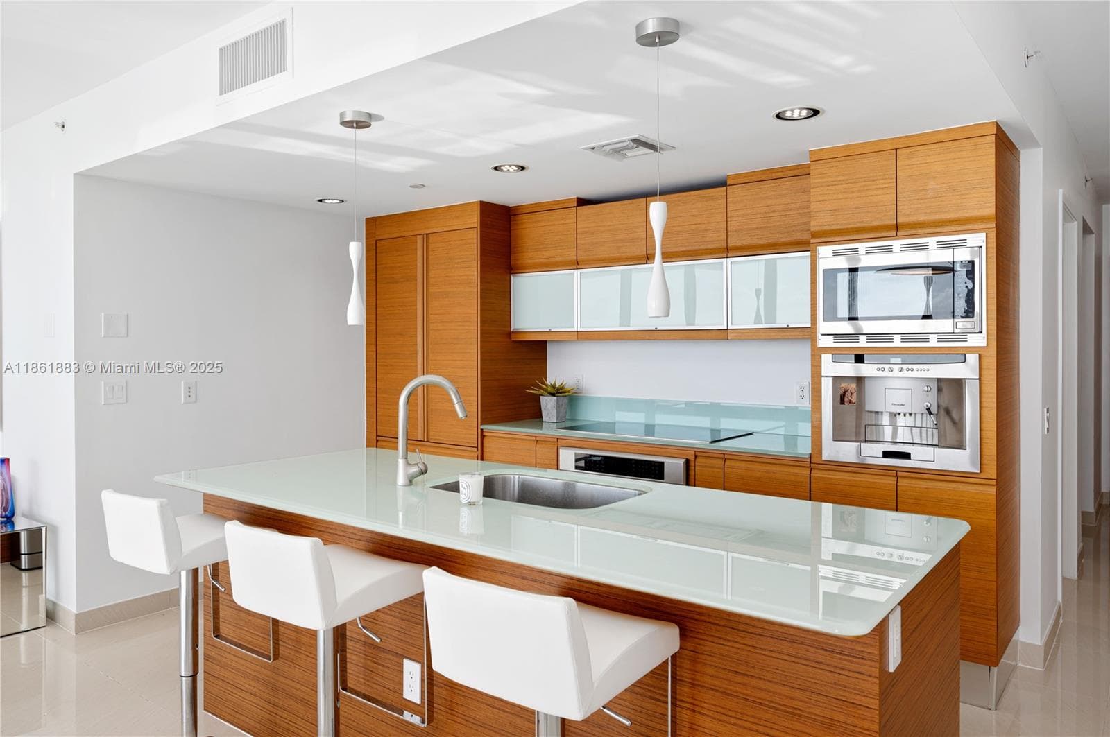 5875 Collins Ave 1202 photo 23