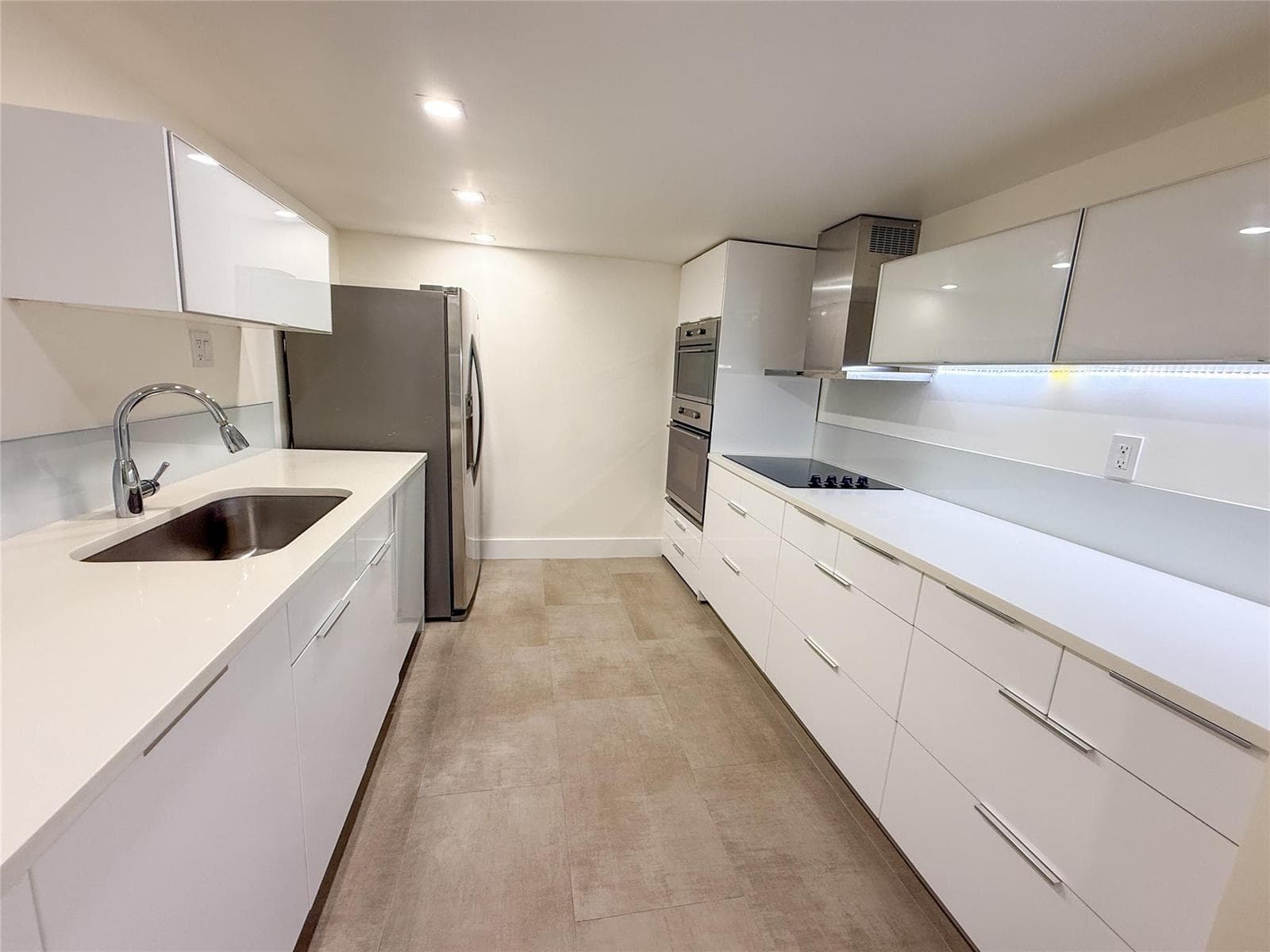 1000 Parkview Drive 319 photo 13