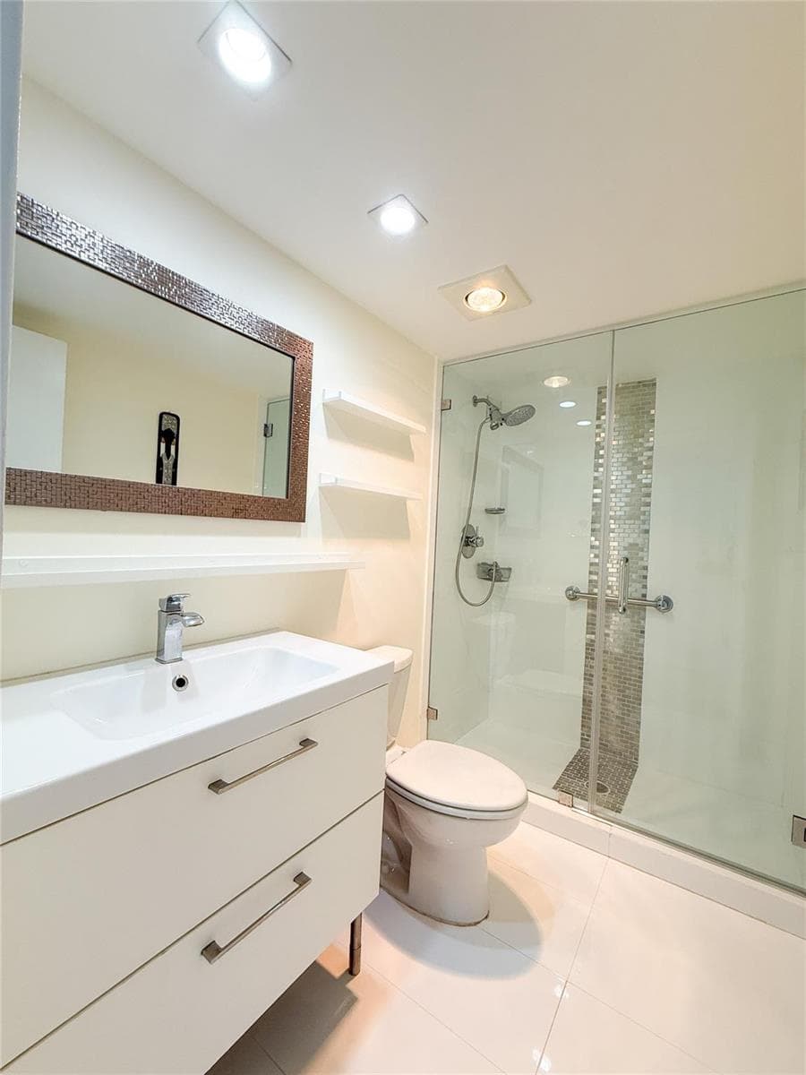 1000 Parkview Drive 319 photo 17