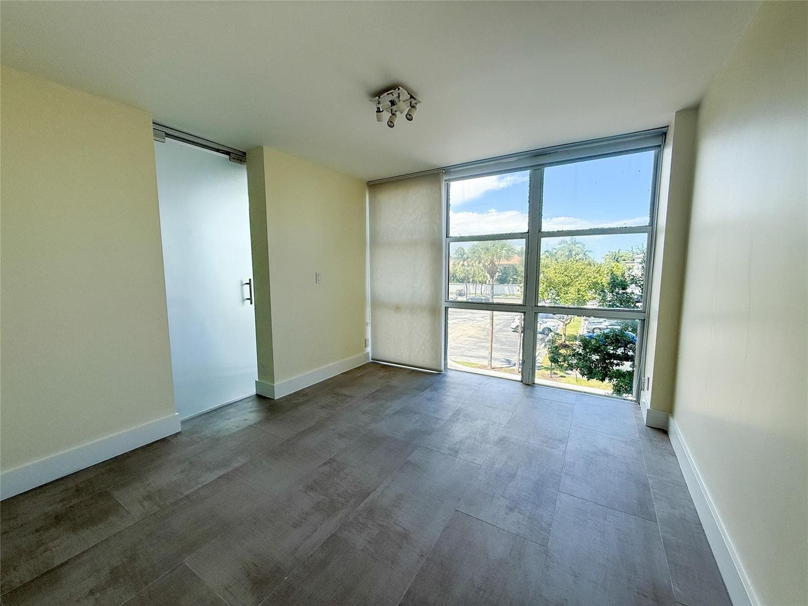 1000 Parkview Drive 319 photo 16
