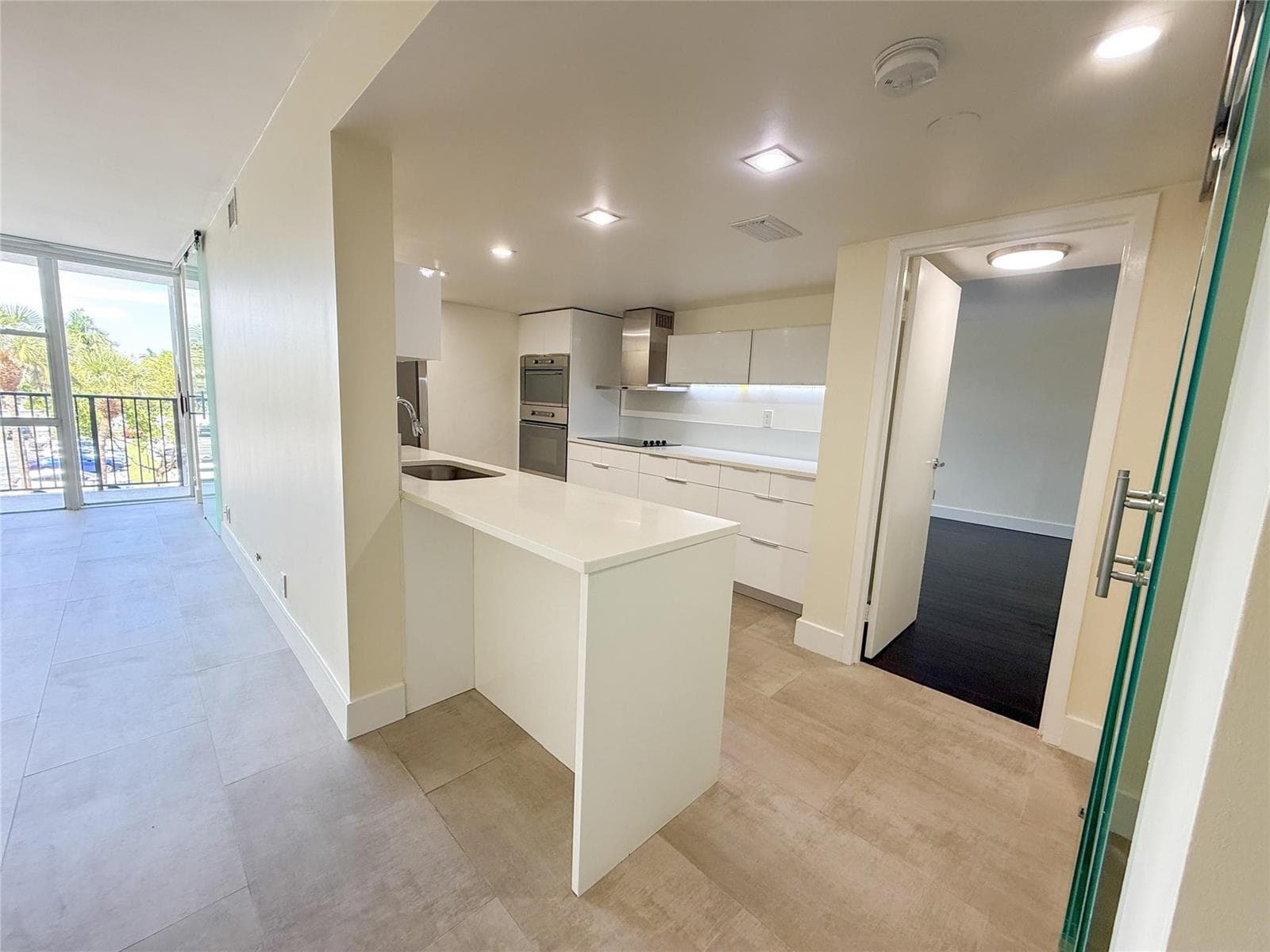 1000 Parkview Drive 319 photo 12