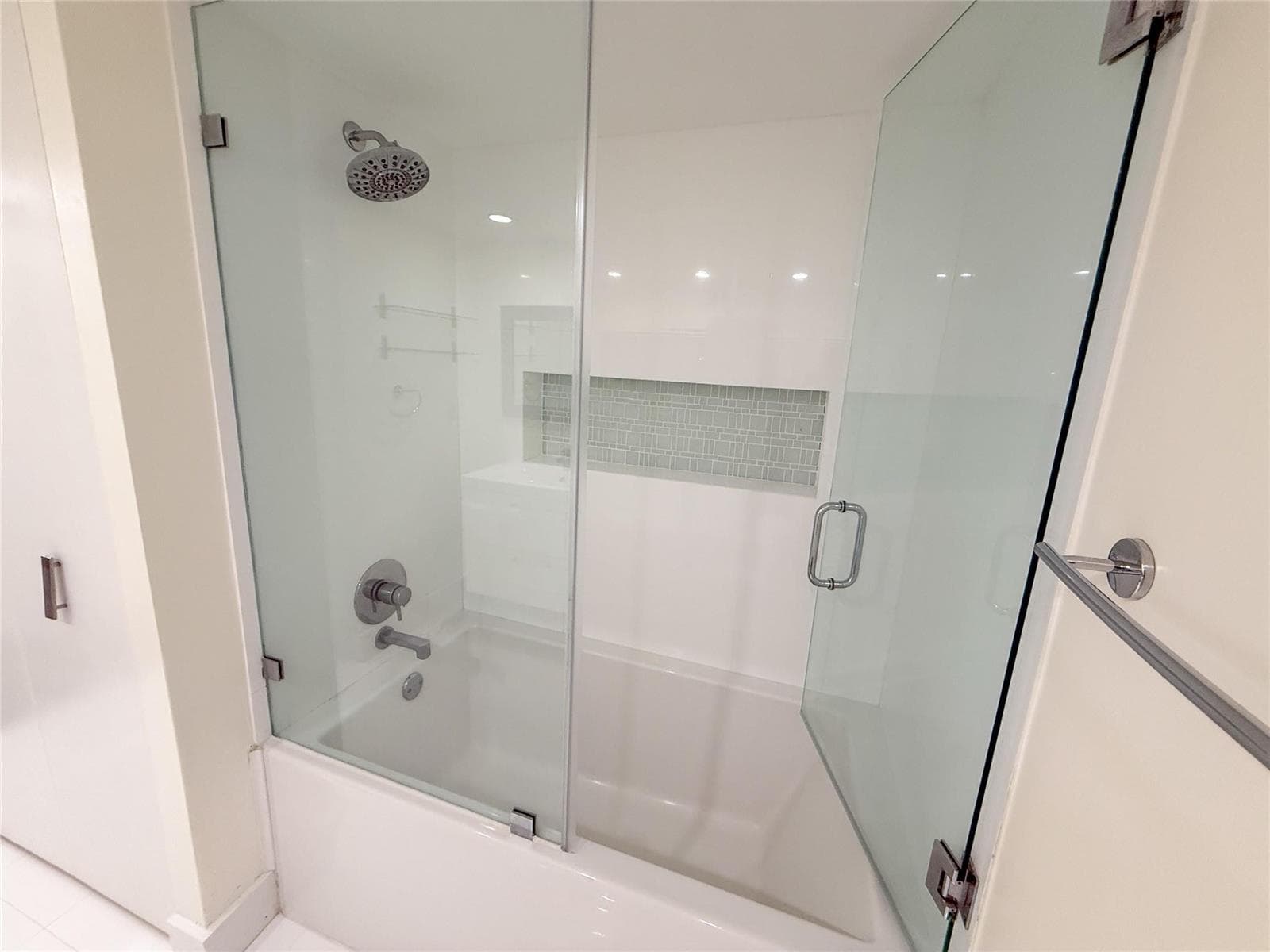 1000 Parkview Drive 319 photo 22