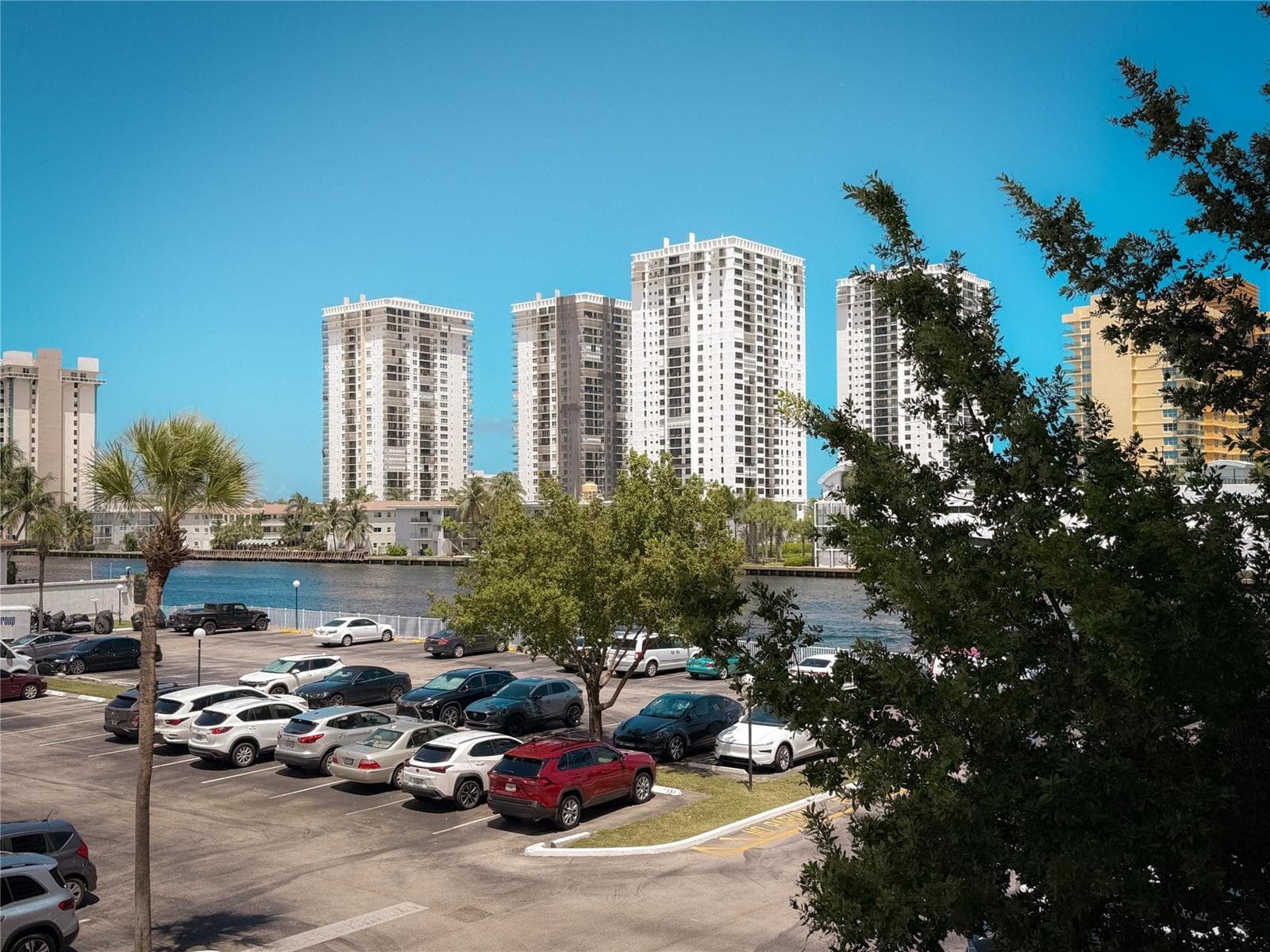 1000 Parkview Drive 319 photo 1