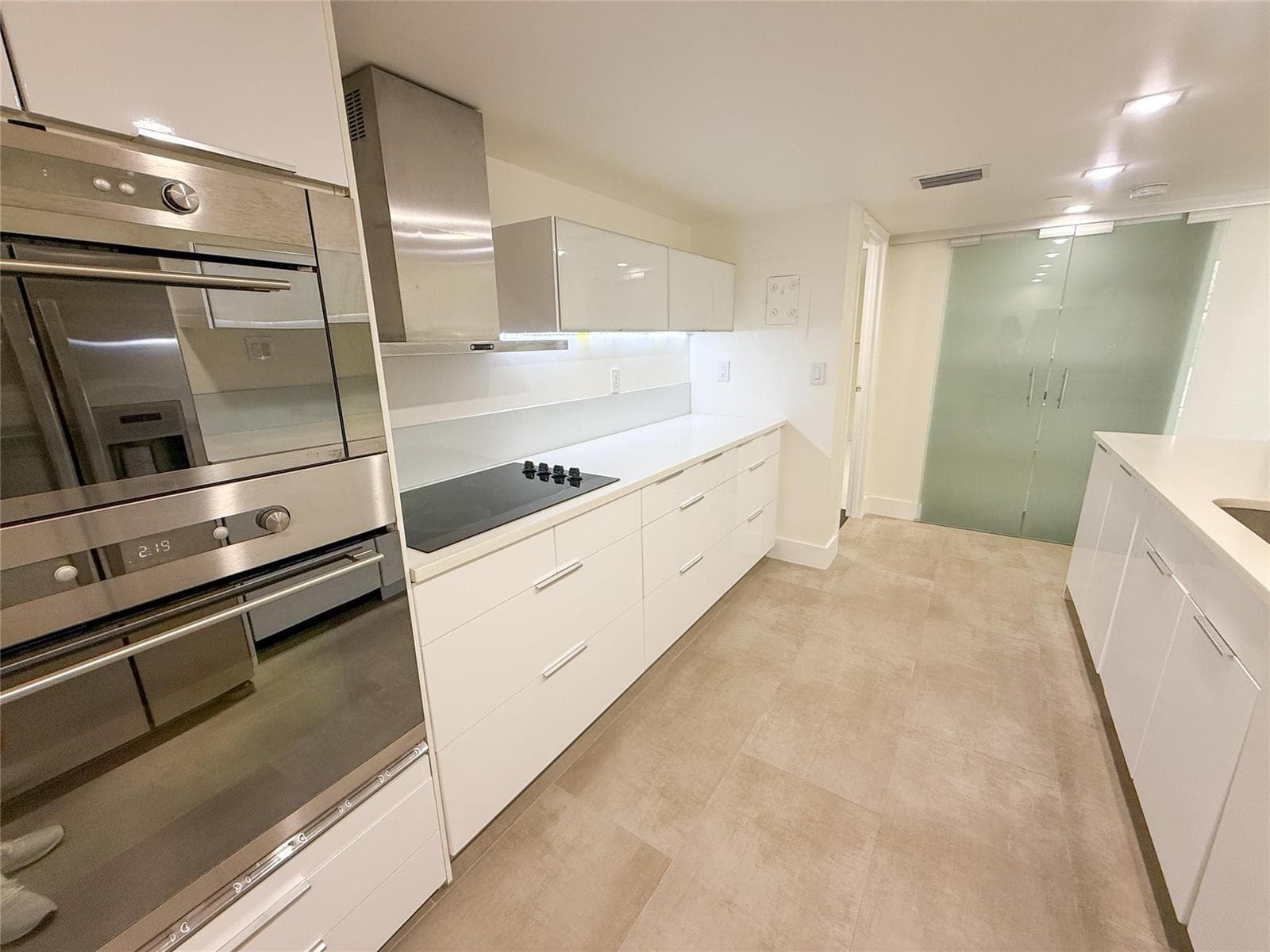 1000 Parkview Drive 319 photo 14