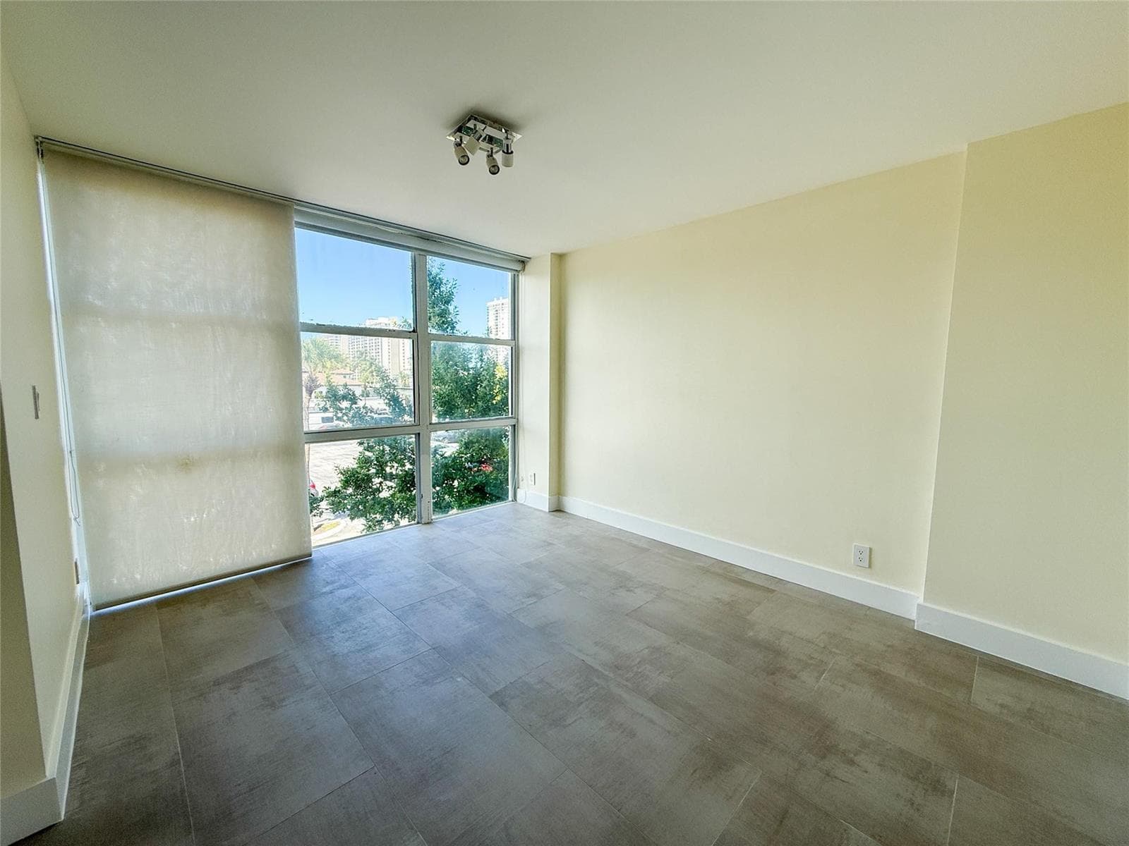 1000 Parkview Drive 319 photo 15