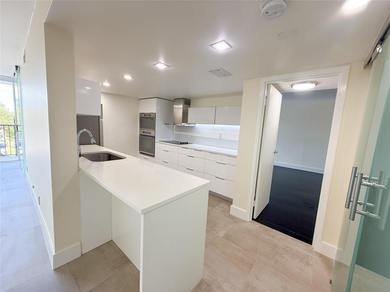 1000 Parkview Drive 319 photo 11