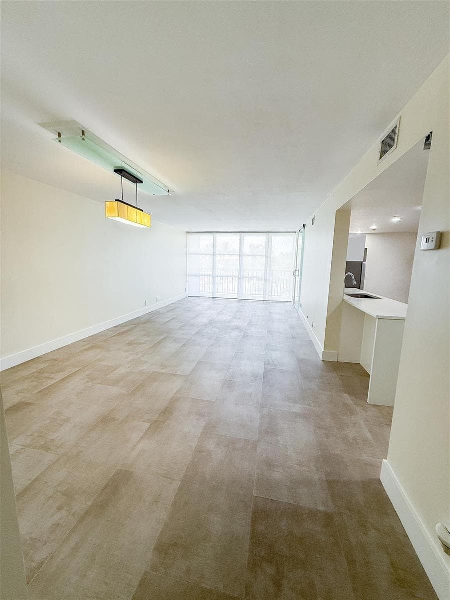 1000 Parkview Drive 319 photo 4