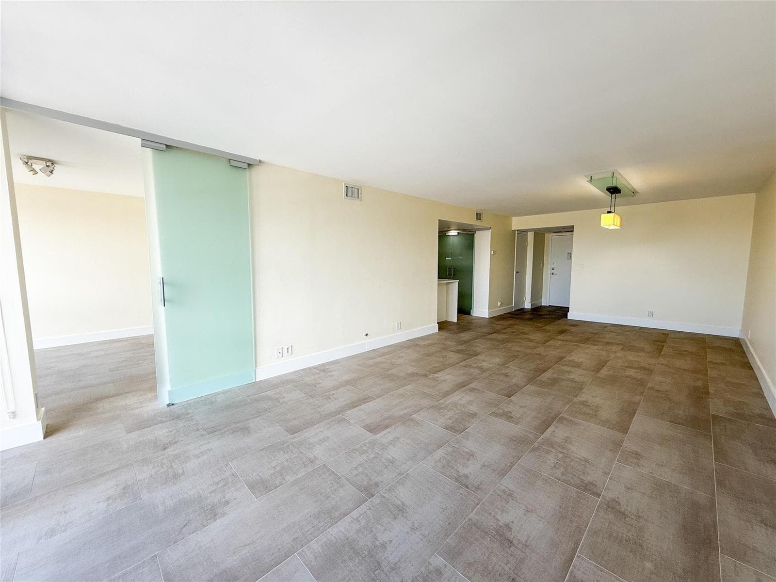 1000 Parkview Drive 319 photo 8