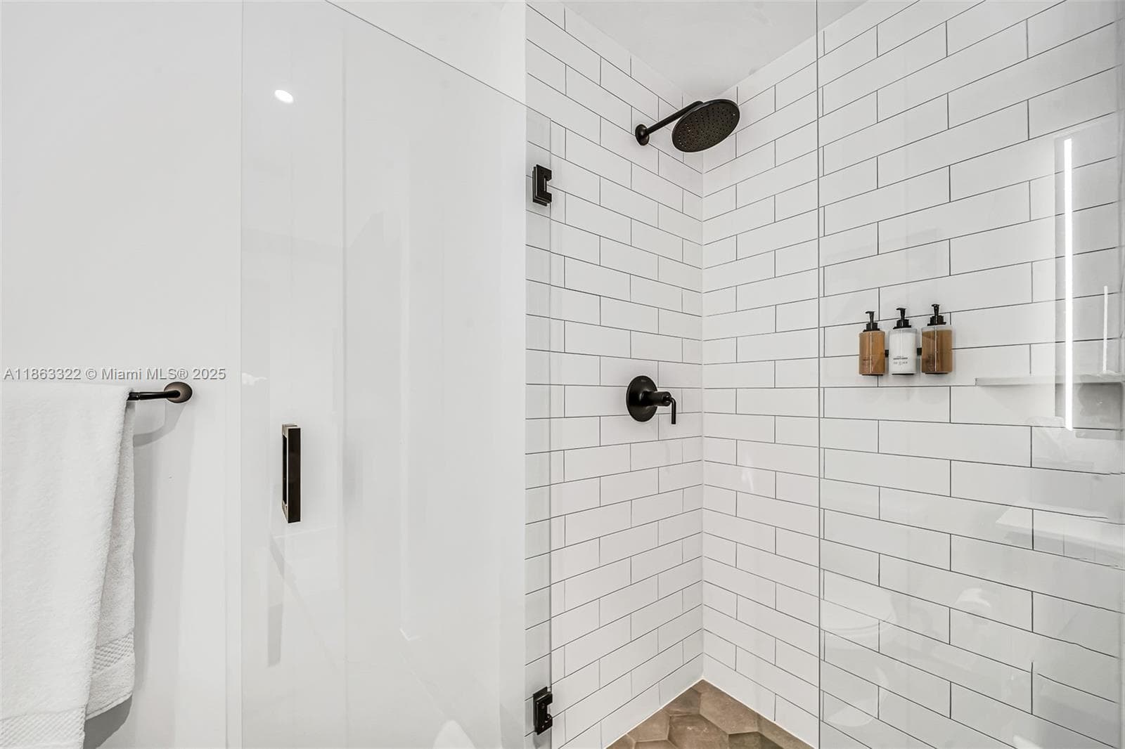 398 NE 5 4416 photo 23