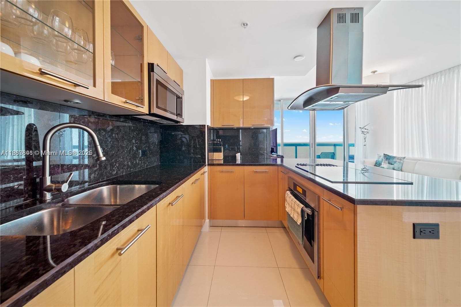 6899 Collins Ave 808 photo 18