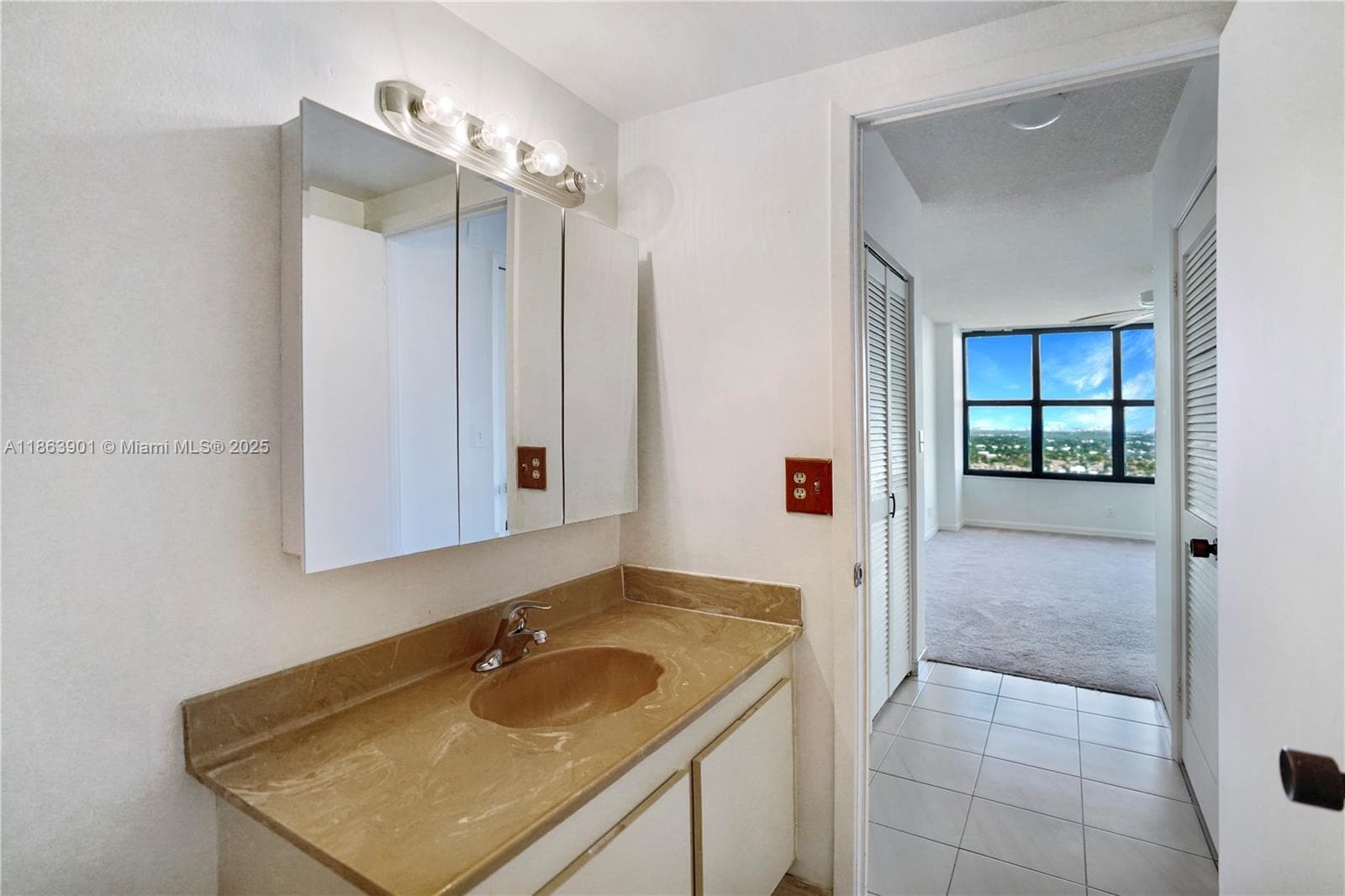 2500 Parkview Dr 2408 photo 15