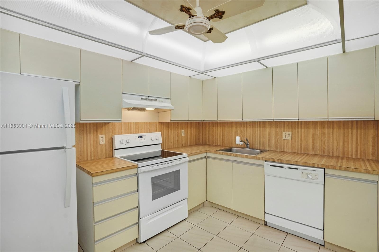 2500 Parkview Dr 2408 photo 8