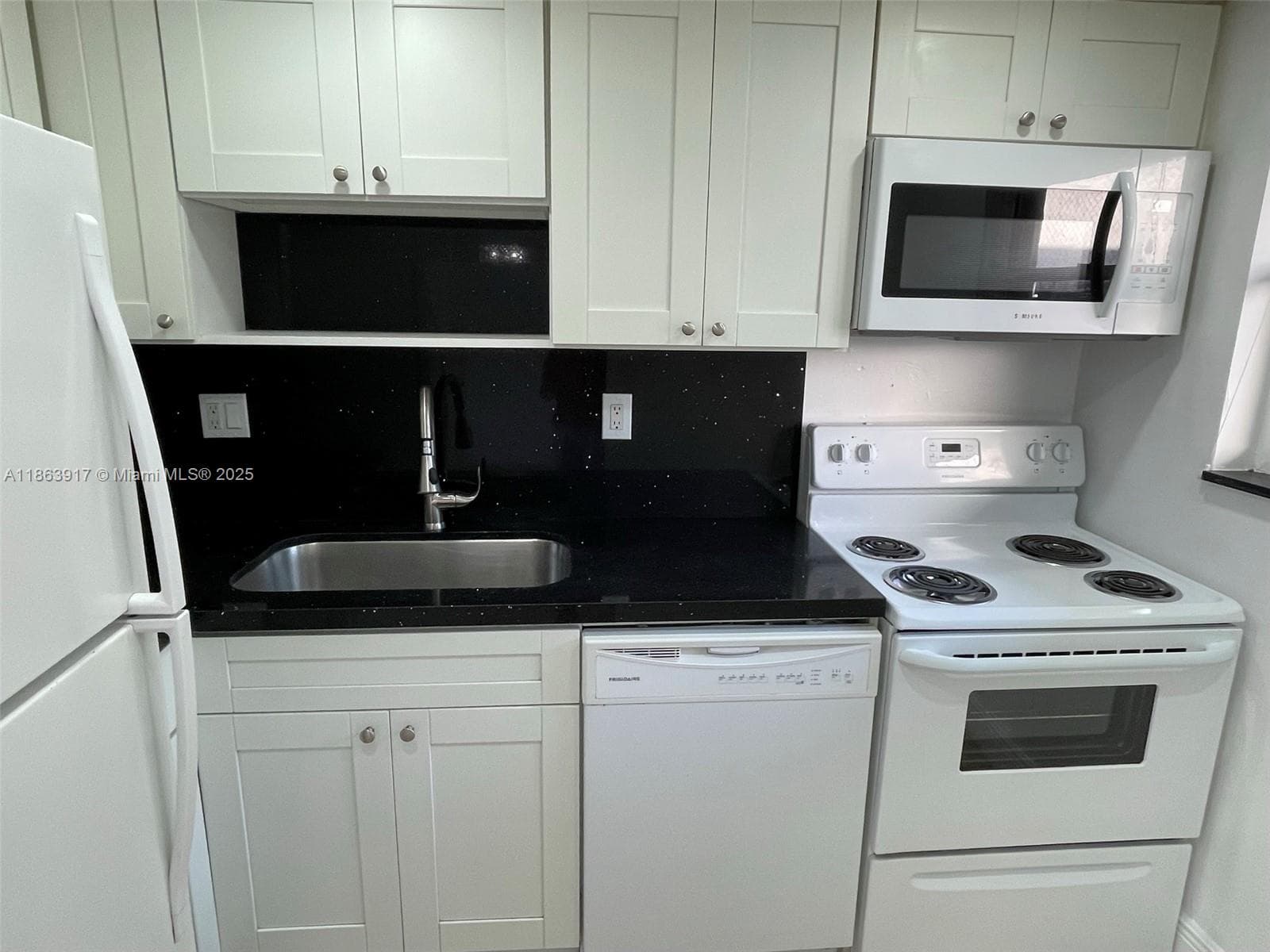 3522 NE 171st St 103 photo 18