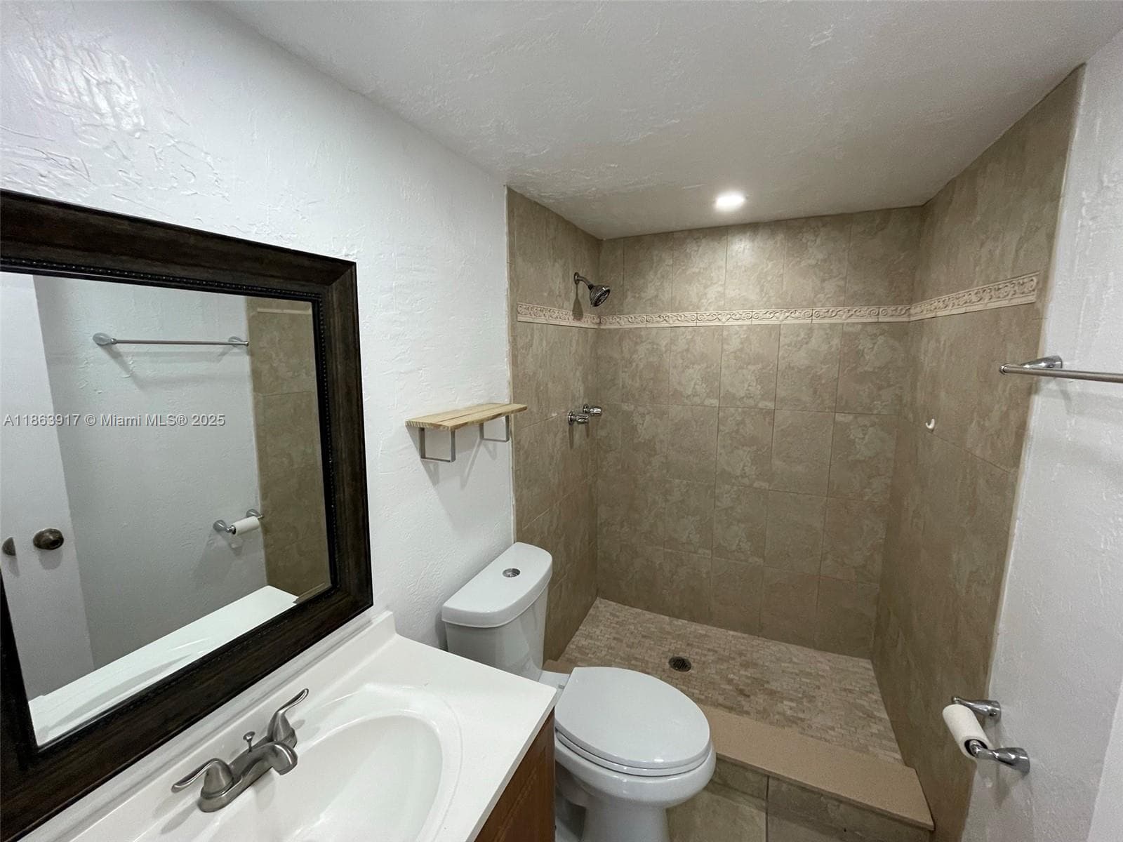 3522 NE 171st St 103 photo 15