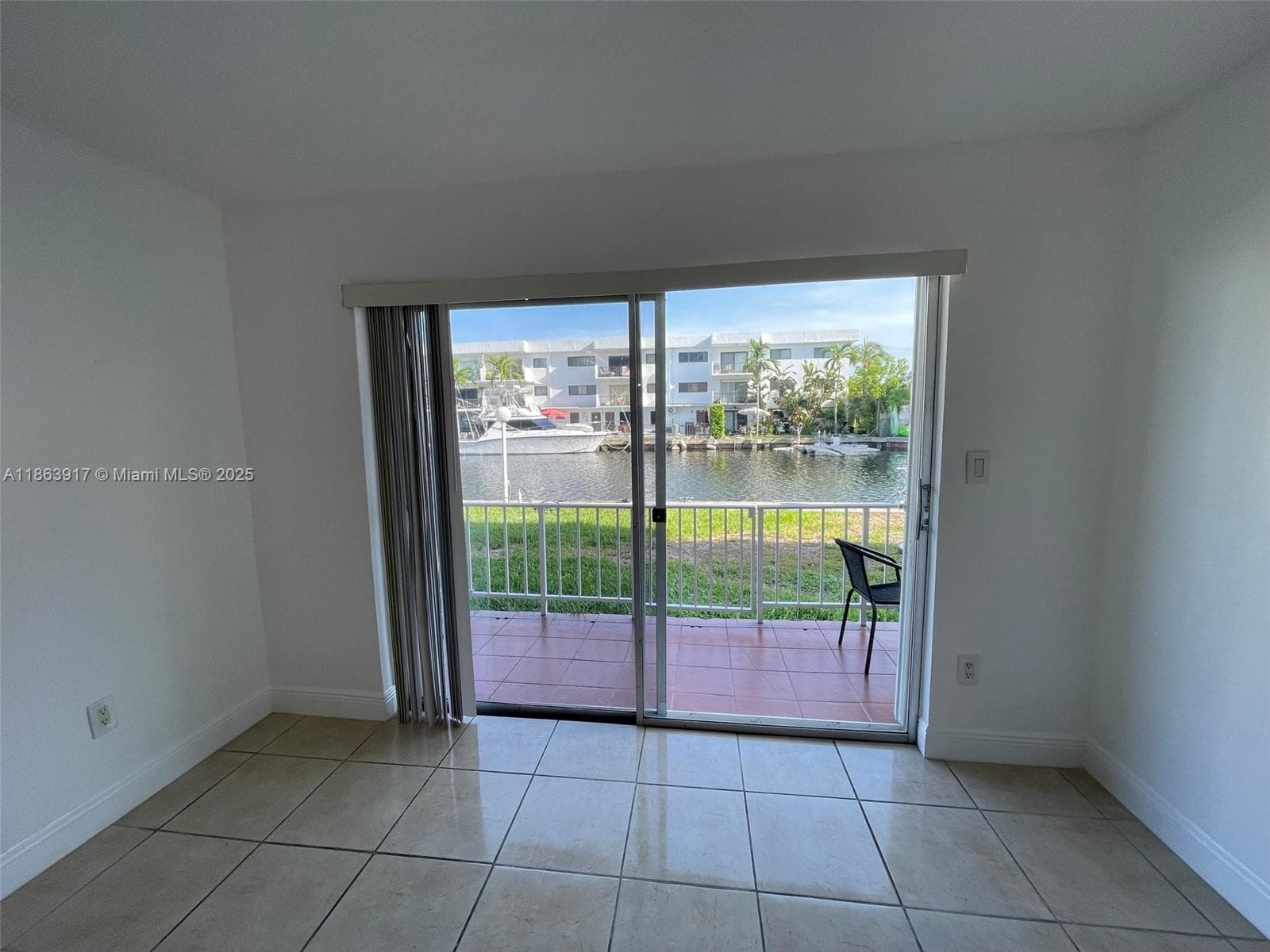 3522 NE 171st St 103 photo 4