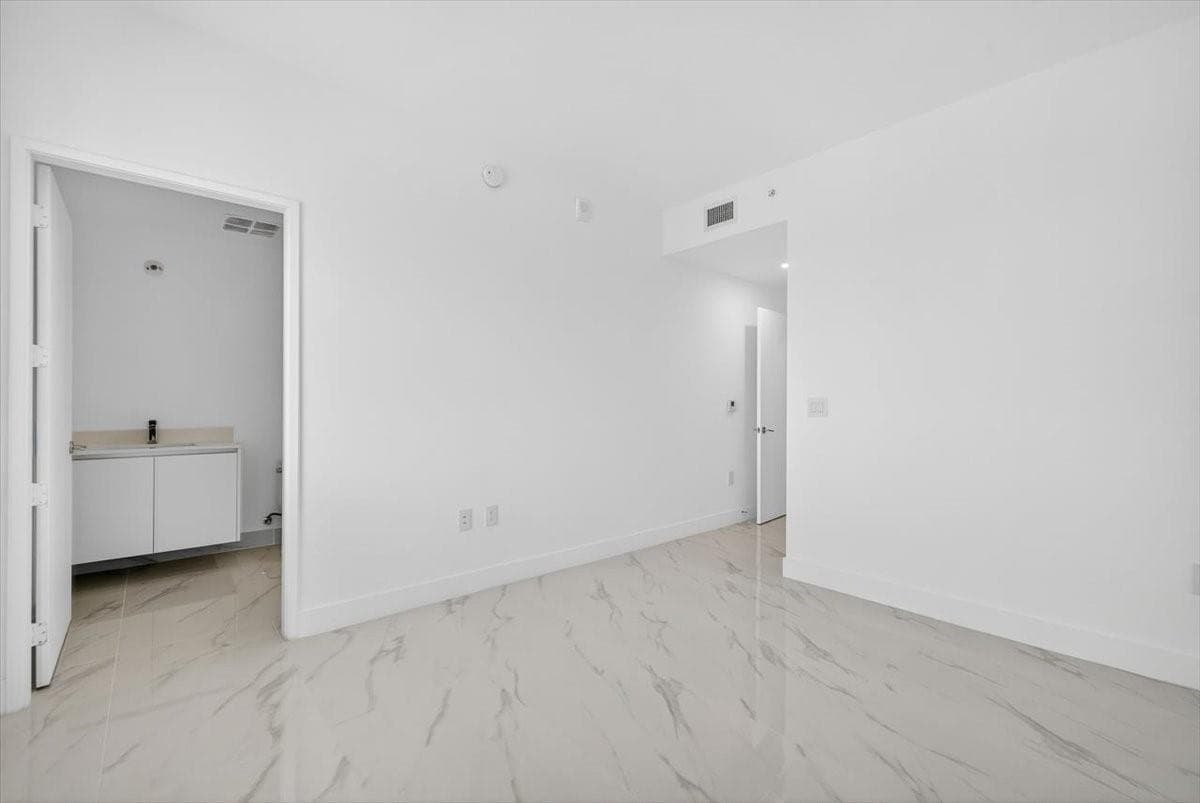 700 NE 24th Street 5202 photo 15