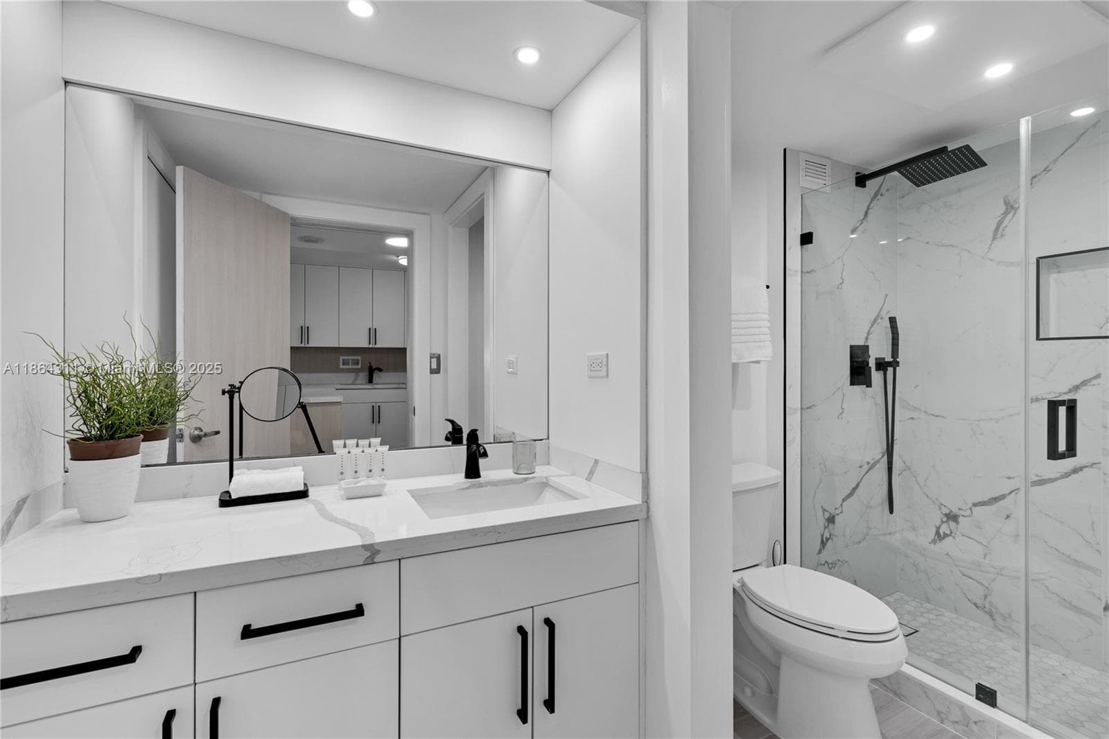 2301 Collins Ave 542 photo 14