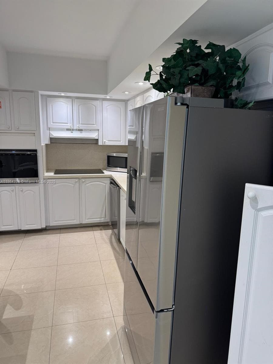 3801 S Ocean Dr 14V photo 9