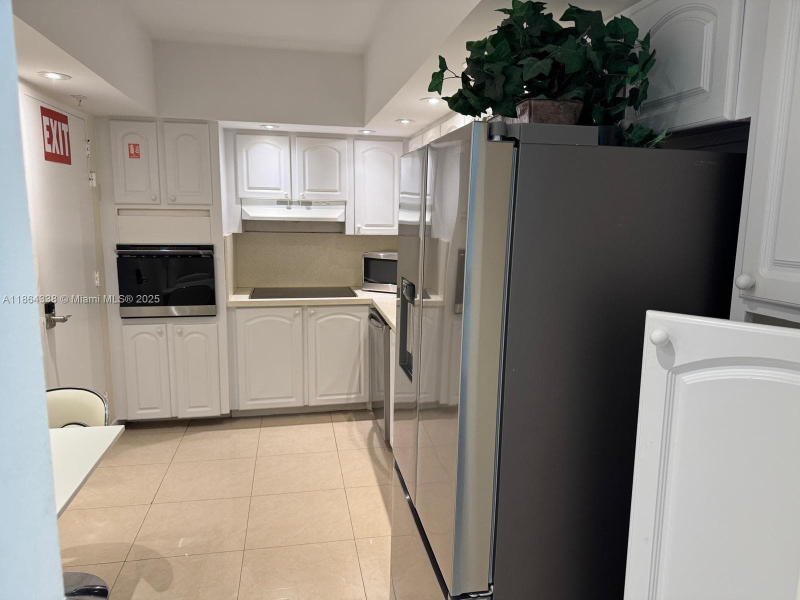 3801 S Ocean Dr 14V photo 8