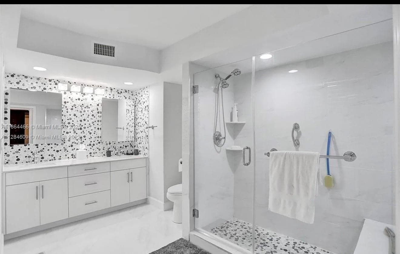 6423 E Collins Ave 206 photo 13