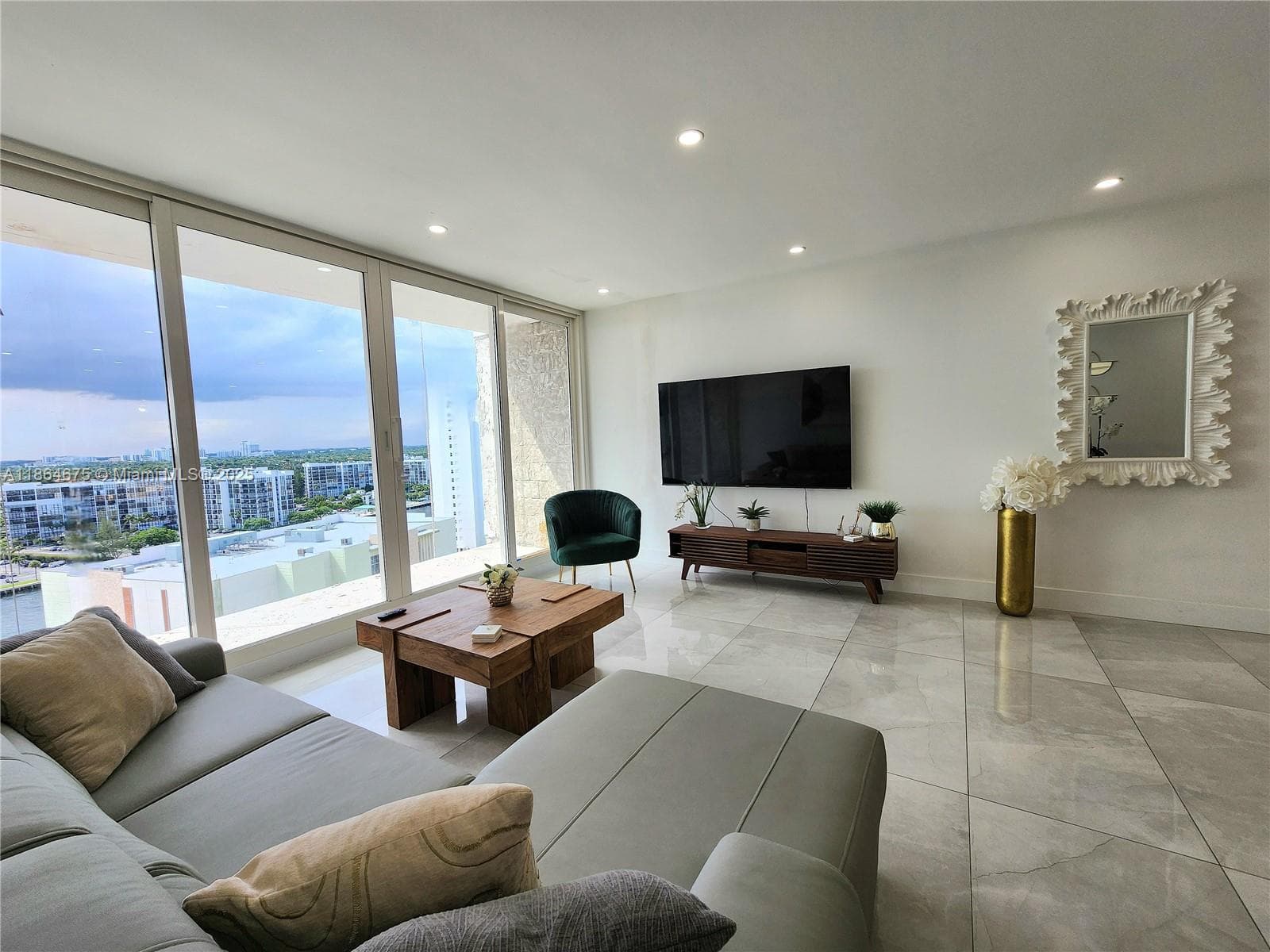 3505 Ocean Dr 1502 photo 8