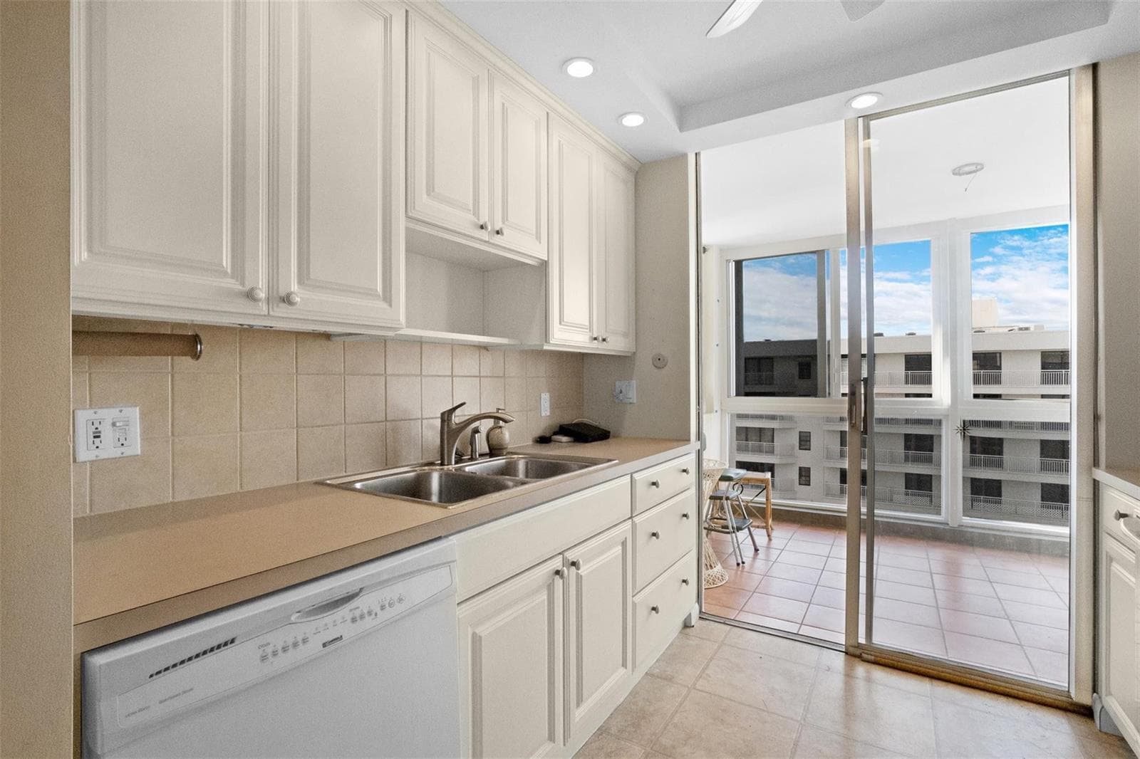 3100 NE 49th Street 1105 photo 4