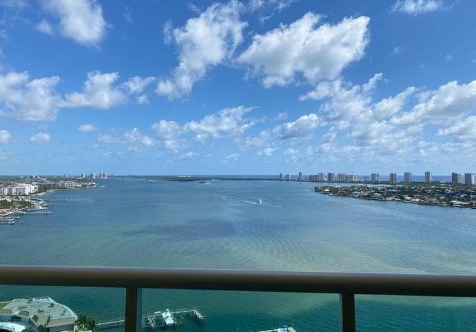 2650 Lake Shore Drive 2203 photo 23