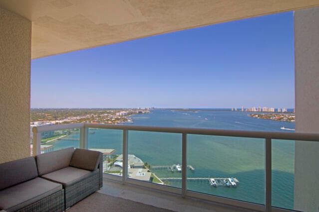 2650 Lake Shore Drive 2203 photo 2