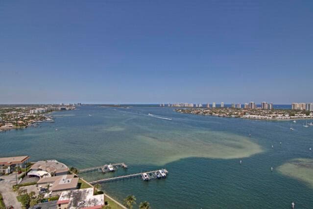 2650 Lake Shore Drive 2203 photo 24
