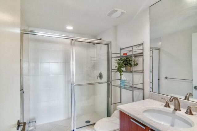 2650 Lake Shore Drive 2203 photo 21