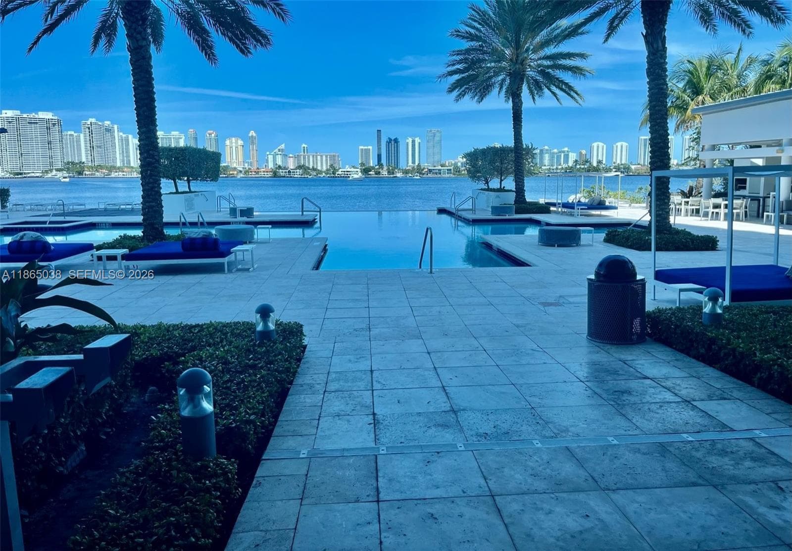 17111 Biscayne Blvd 1806 photo 24