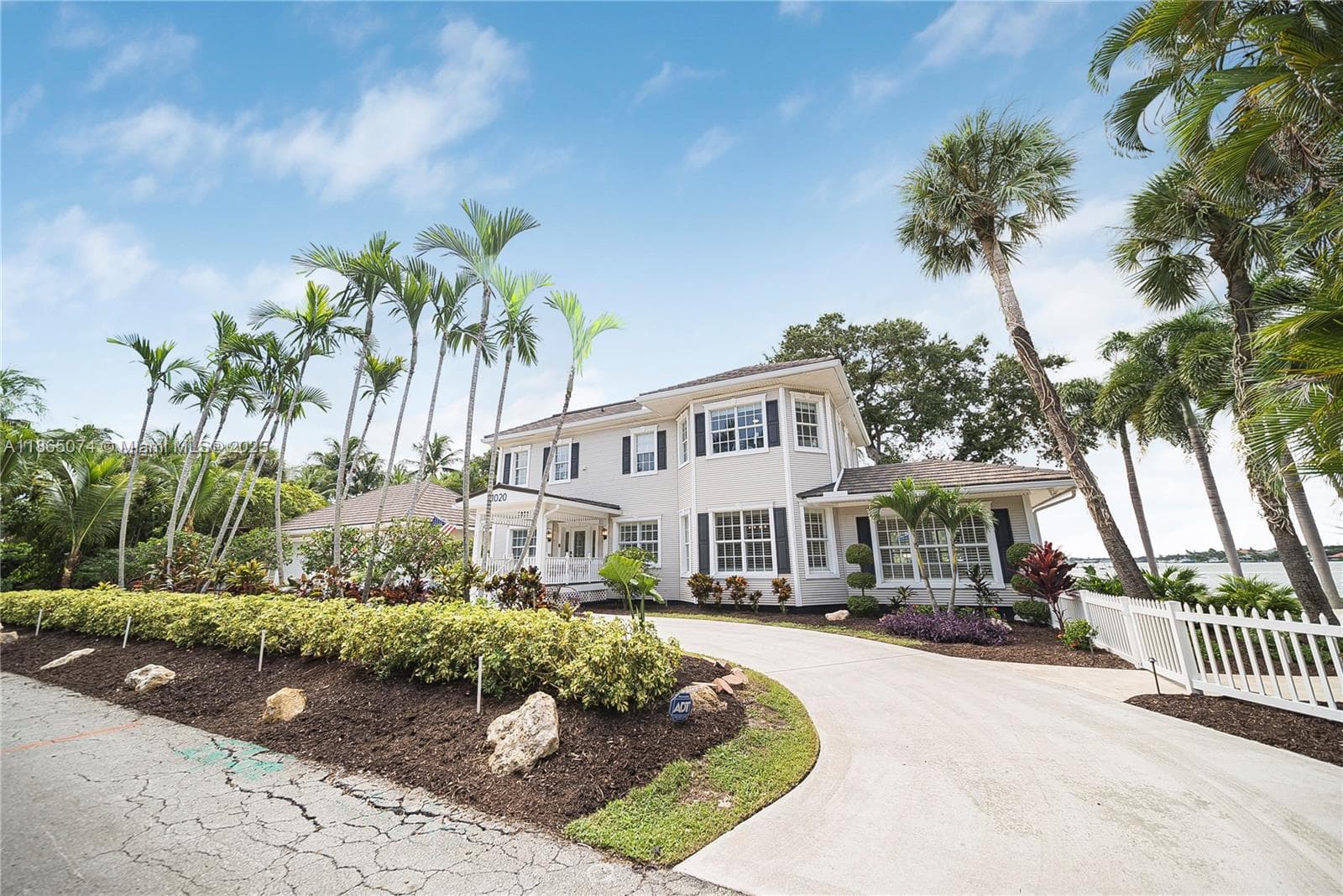 1020 Lands End Way photo 4