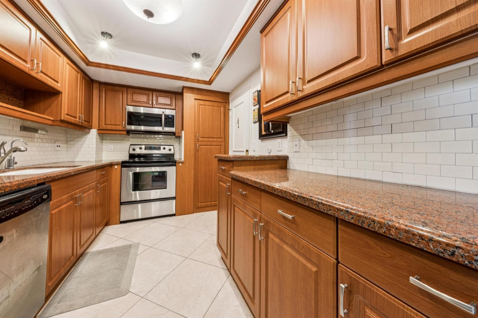 555 SE 6th Avenue 11d photo 18
