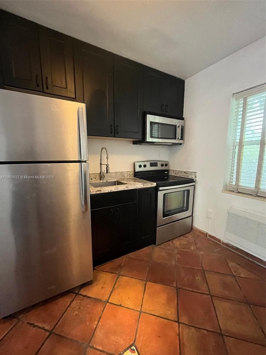 645 NE 77th St 6 photo 3