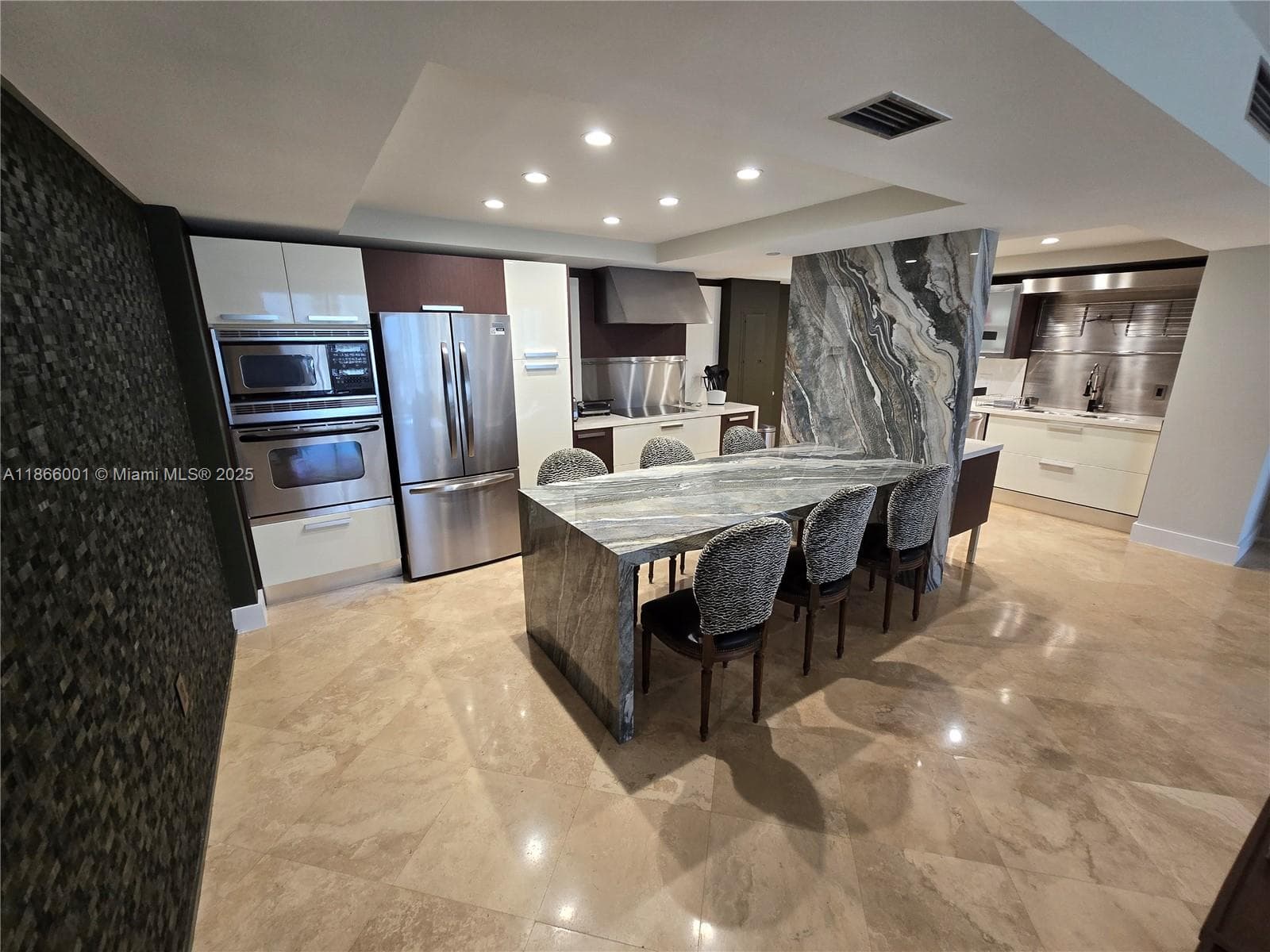 11113 Biscayne Blvd 854 photo 2
