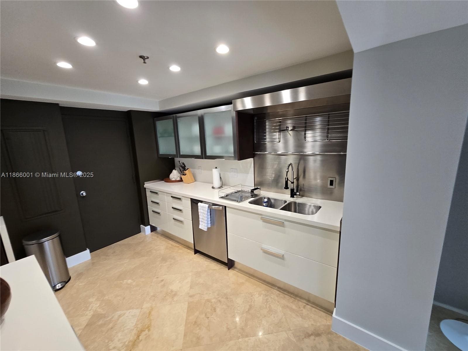 11113 Biscayne Blvd 854 photo 3