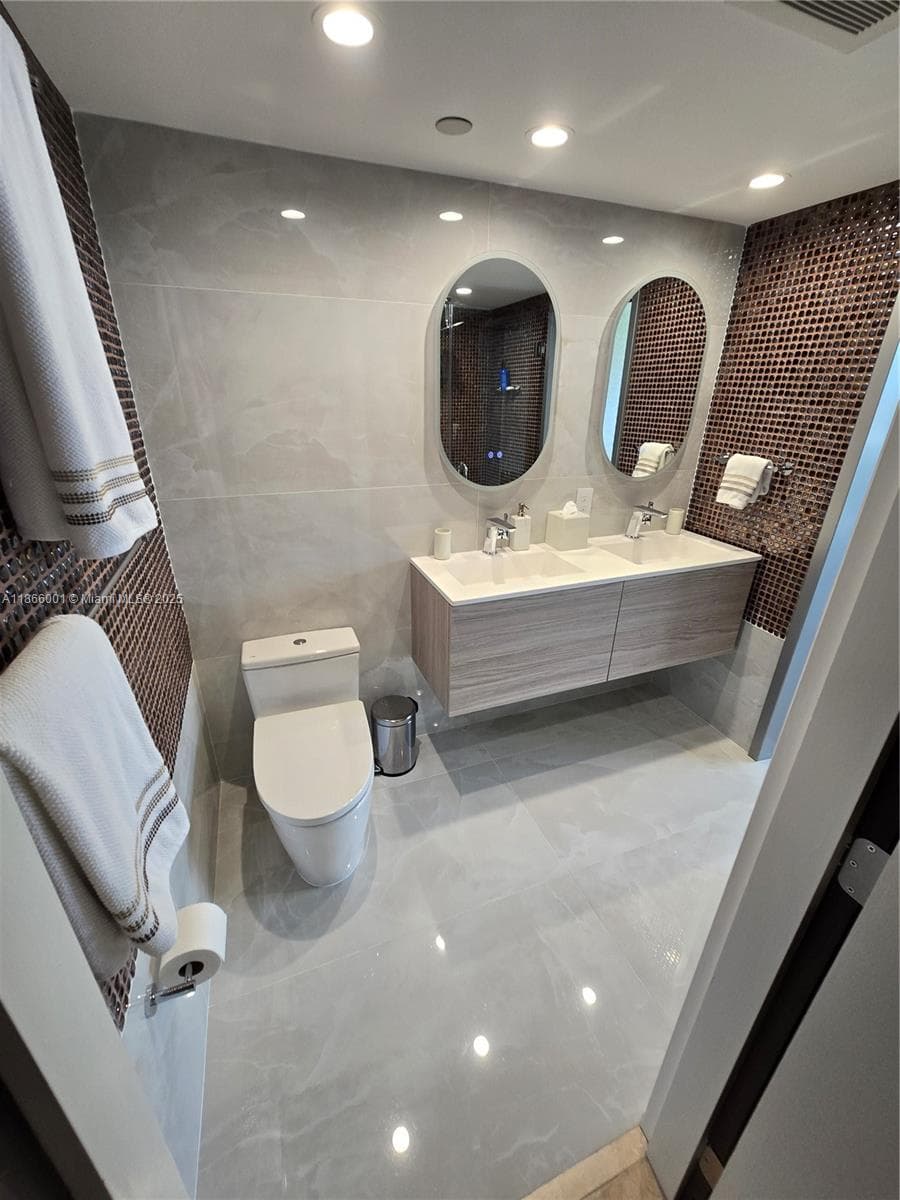 11113 Biscayne Blvd 854 photo 20