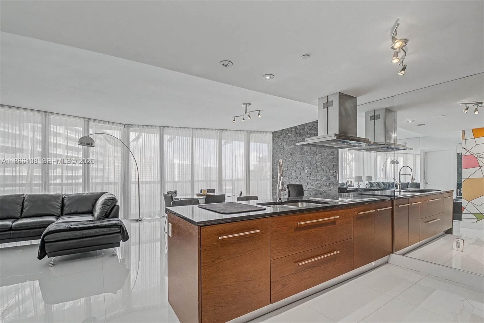 495 Brickell Ave 3504 photo 3