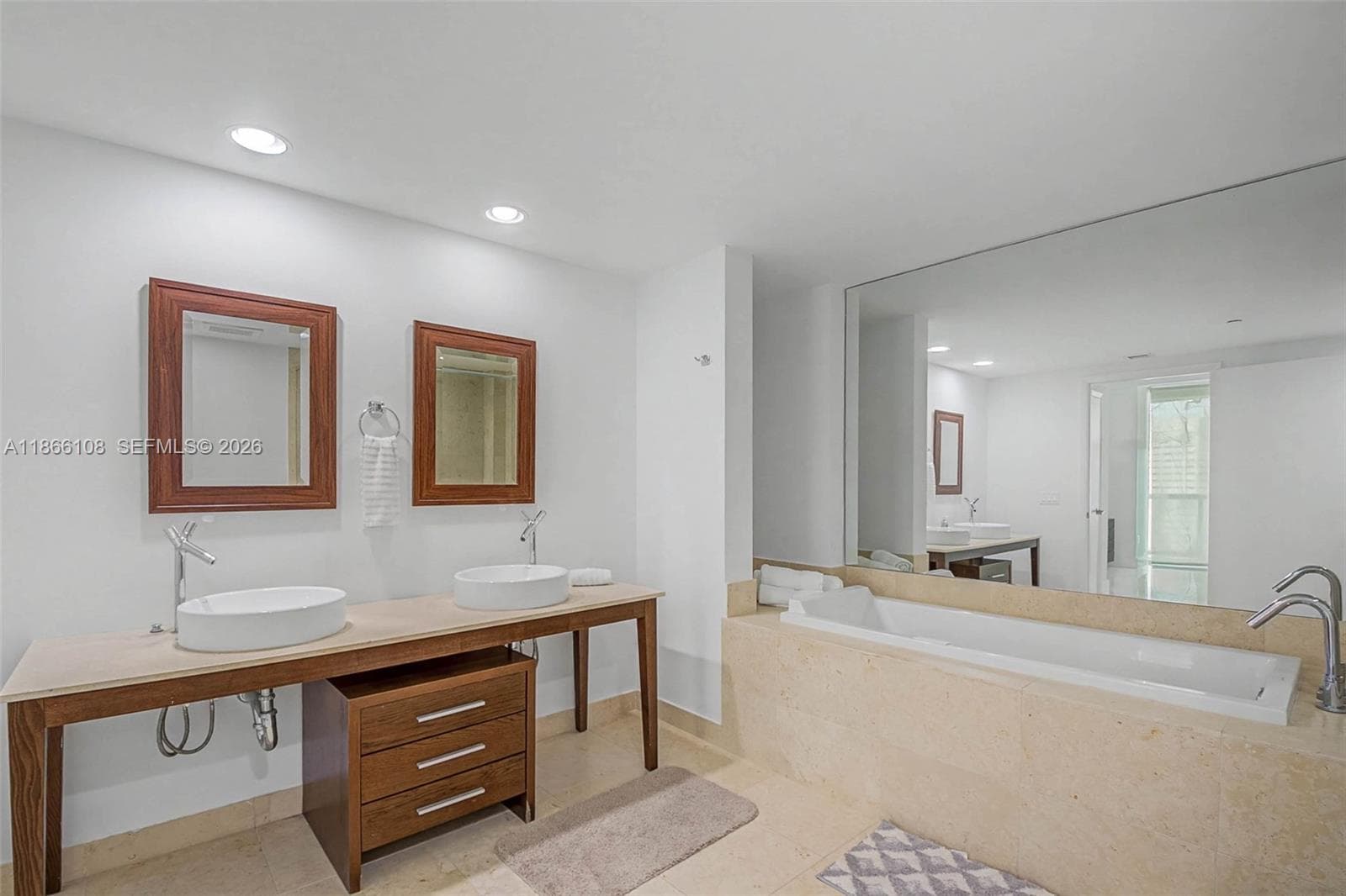 495 Brickell Ave 3504 photo 9