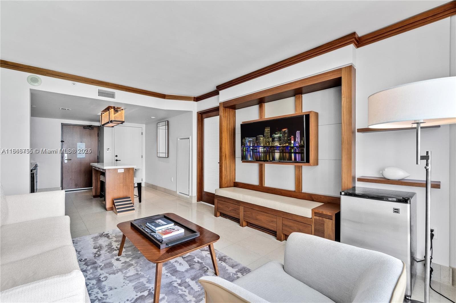 6801 Collins Ave 818 photo 3