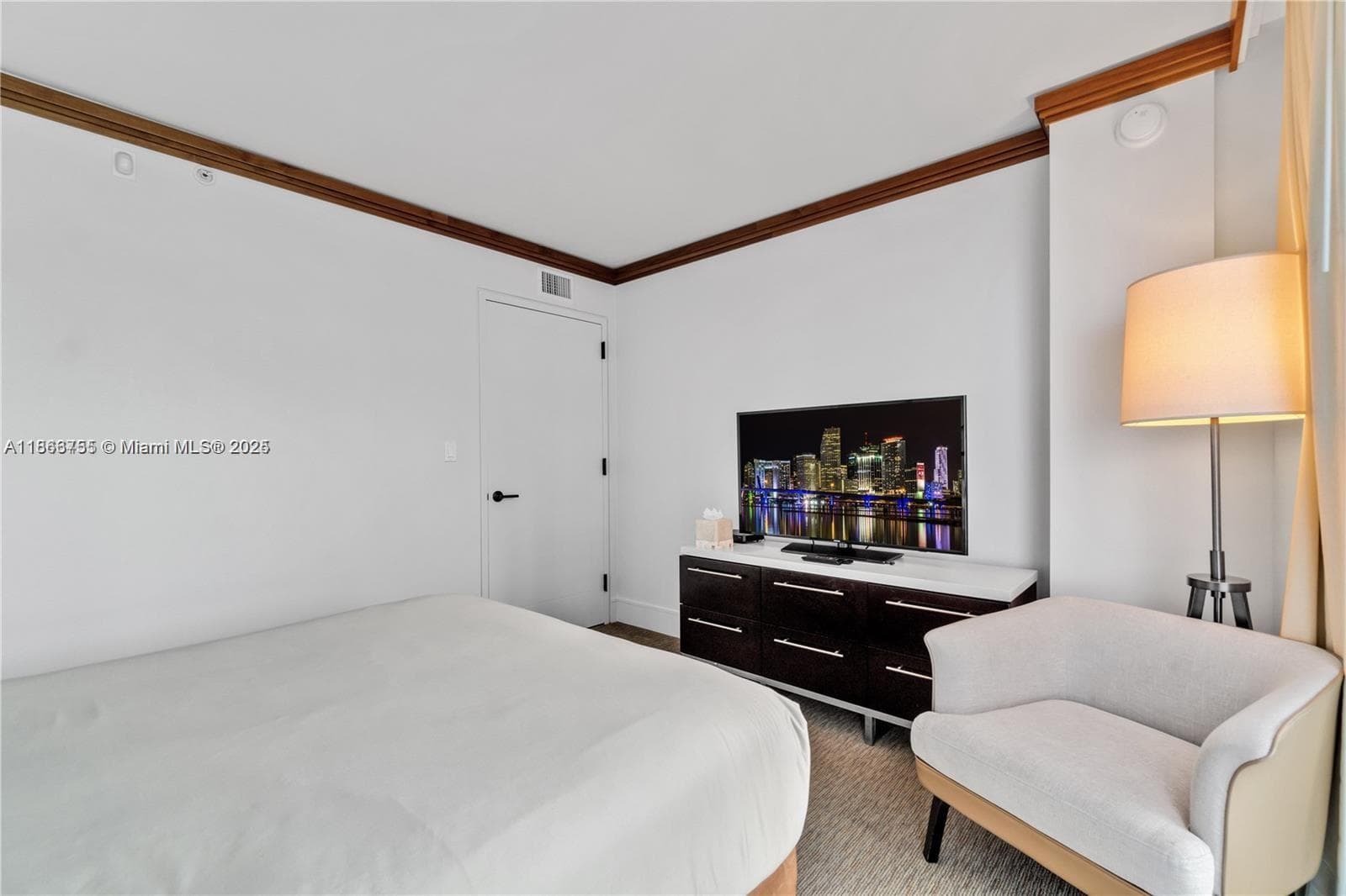 6801 Collins Ave 818 photo 10
