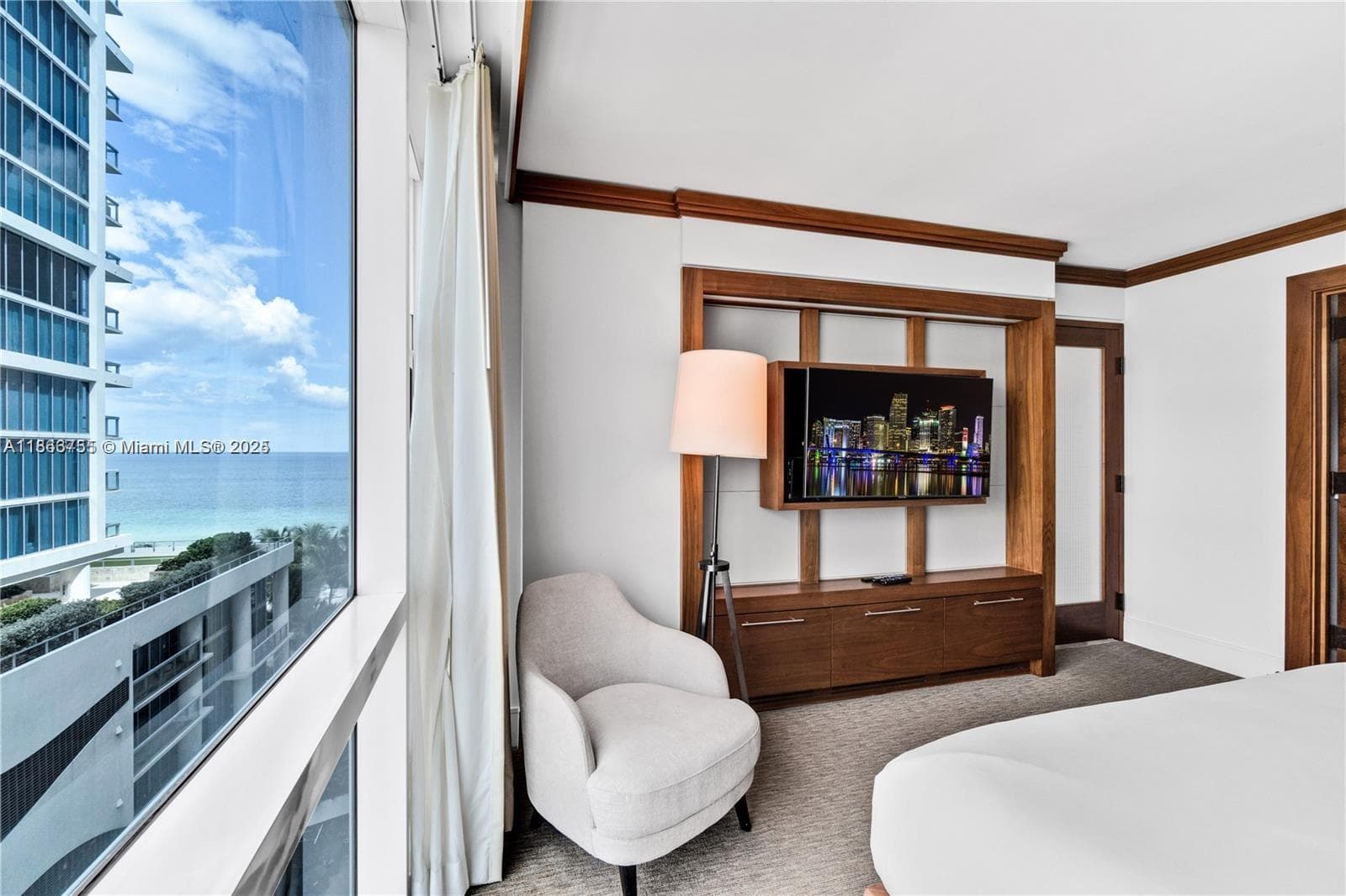 6801 Collins Ave 818 photo 11
