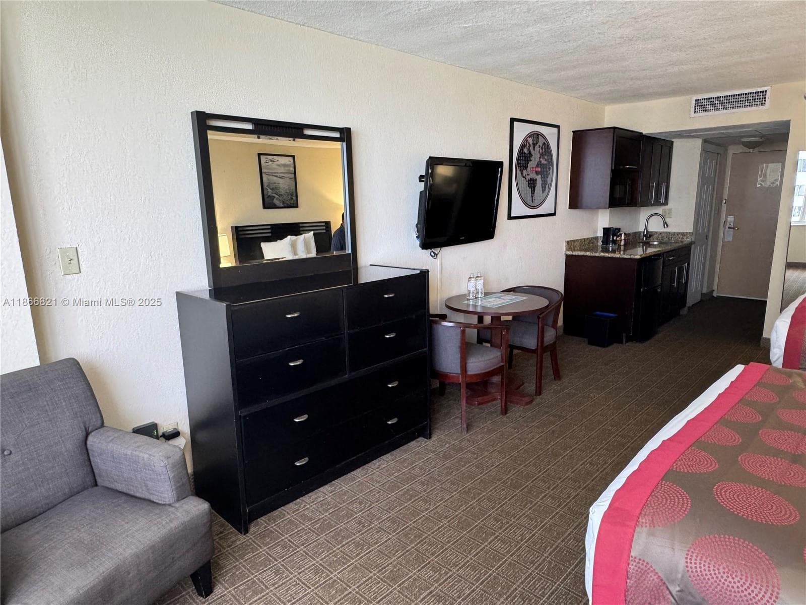 19201 Collins Ave 1108 photo 7