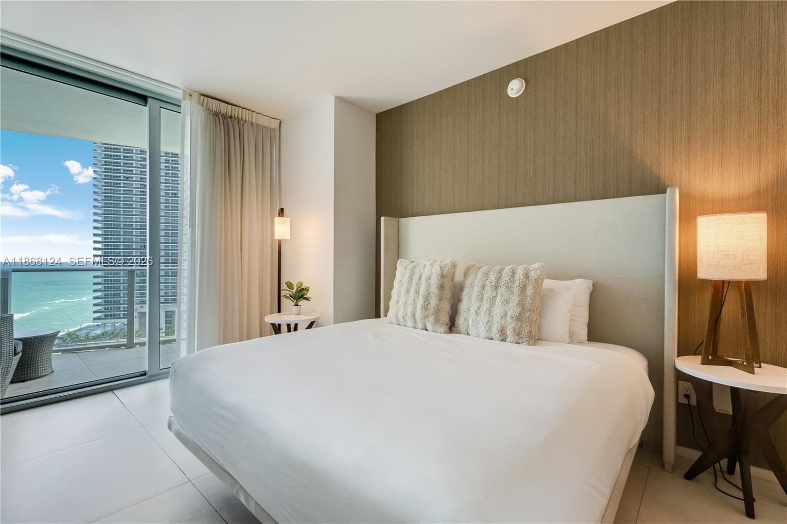 4111 Ocean Dr 1405 photo 3