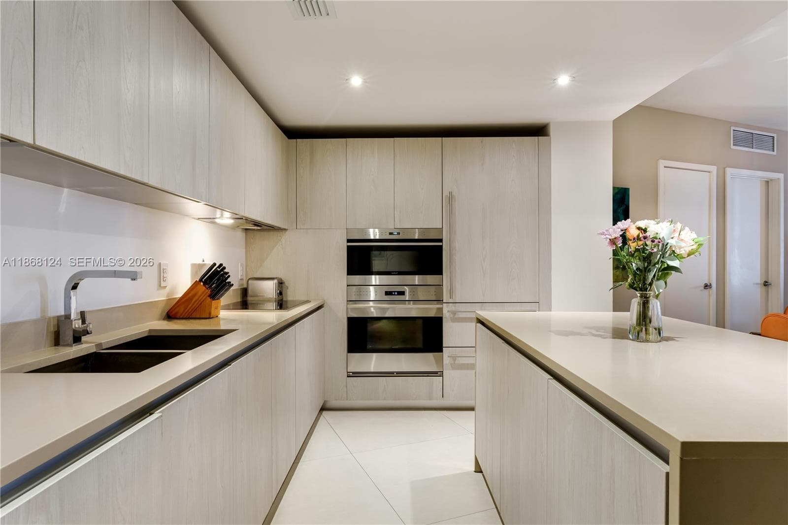 4111 Ocean Dr 1405 photo 5